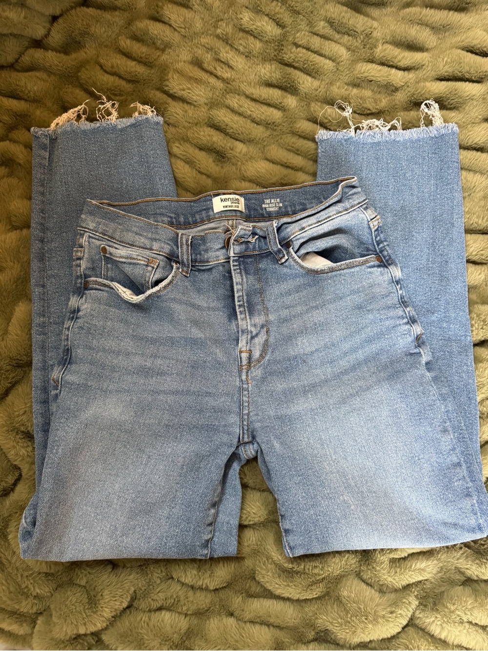Kensie The Allie High Rise Slim Straight Jeans 8/29 Raw Hem